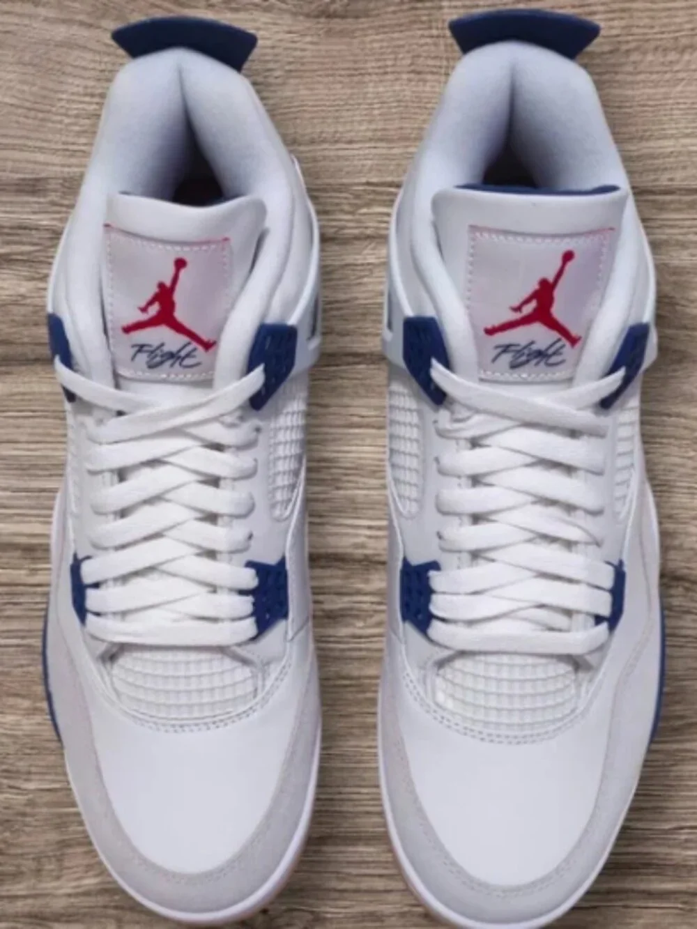 Air Jordan 4 Retro SB Navy Sneakers